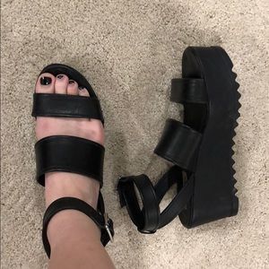 Black Steve Madden pumps